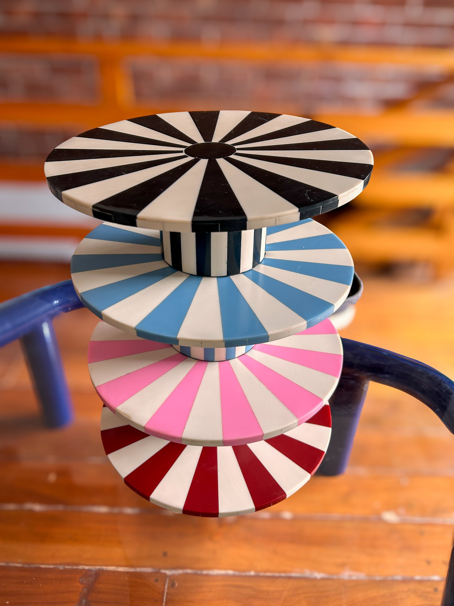 Jugglr Jr. Cake Stand