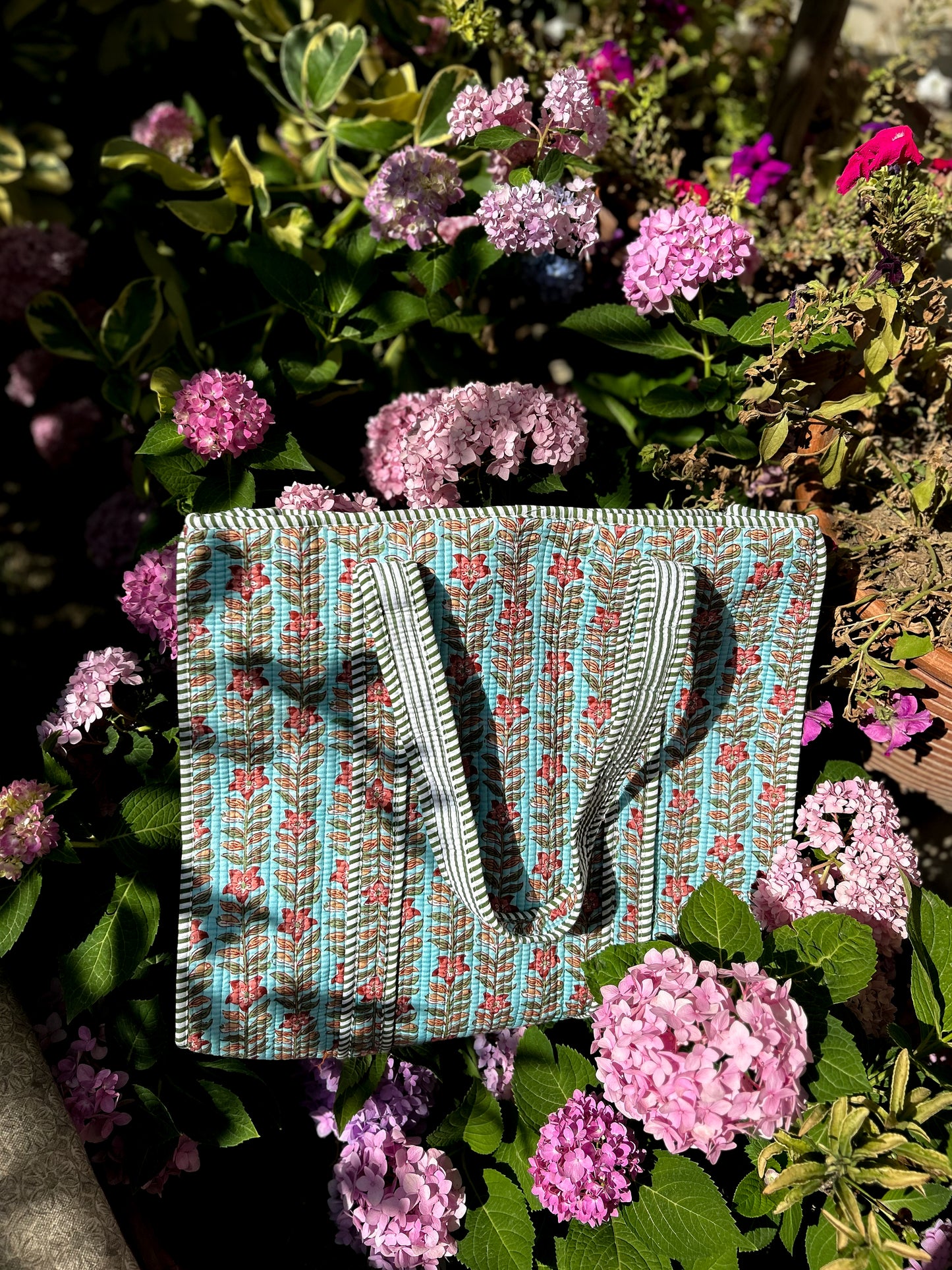 Primrose Picnic Zipper Tote