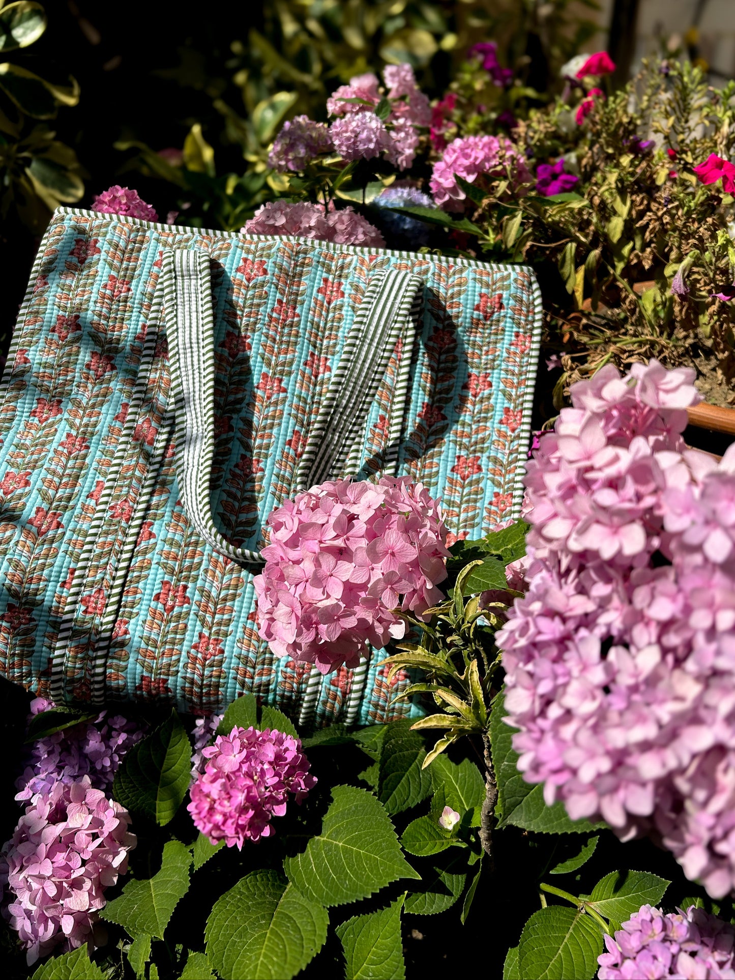 Primrose Picnic Zipper Tote