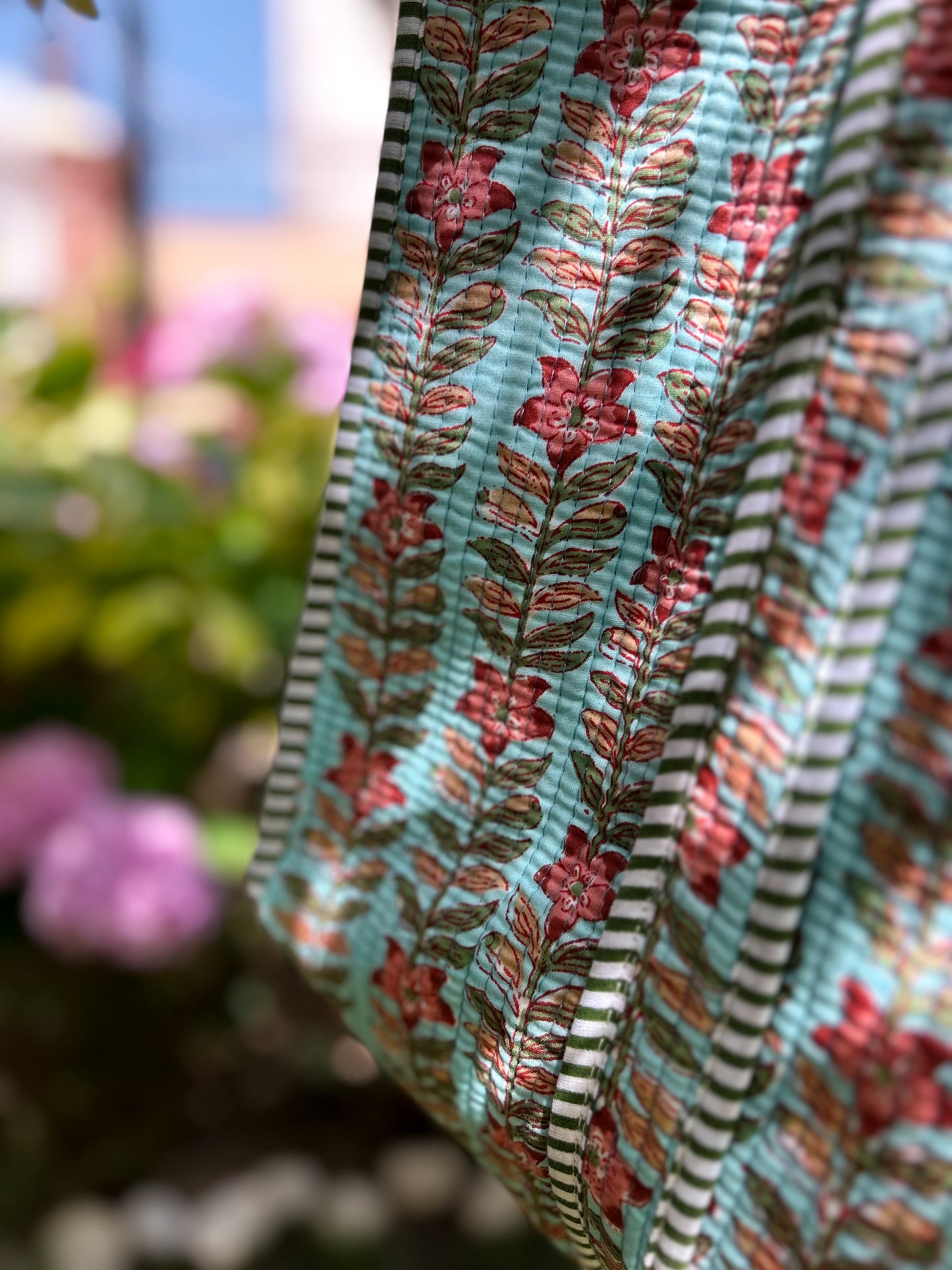 Primrose Picnic Zipper Tote