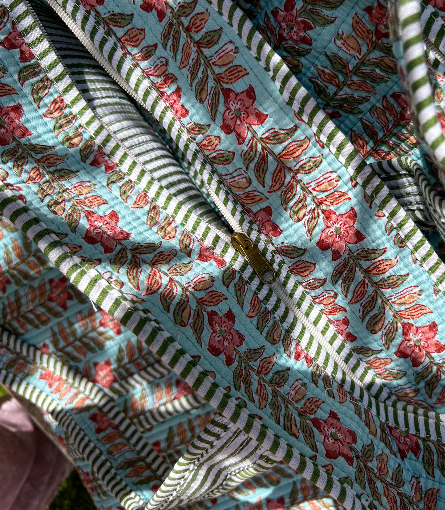 Primrose Picnic Zipper Tote